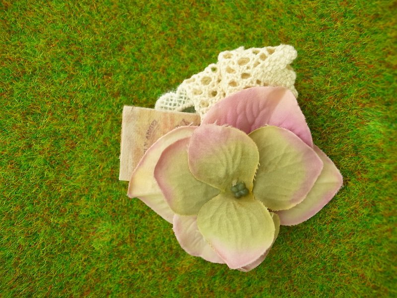 「ガーデンシリーズ」紫の花のブローチ - ブローチ - その他の素材 パープル