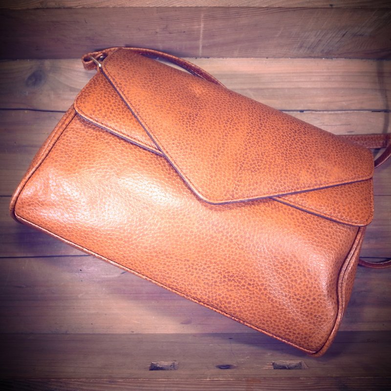 [Bones] spring coffee orange embossed leather envelope bag antique bag VINTAGE LOOKBOOK - กระเป๋าแมสเซนเจอร์ - หนังแท้ สีส้ม