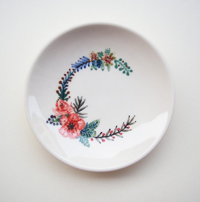 Hand-painted small porcelain plate-letter C-customized, name - จานเล็ก - เครื่องลายคราม สีแดง