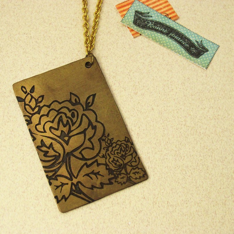 Hand Begonia flower pattern Bronze necklace -ART64 - สร้อยคอ - โลหะ สีทอง