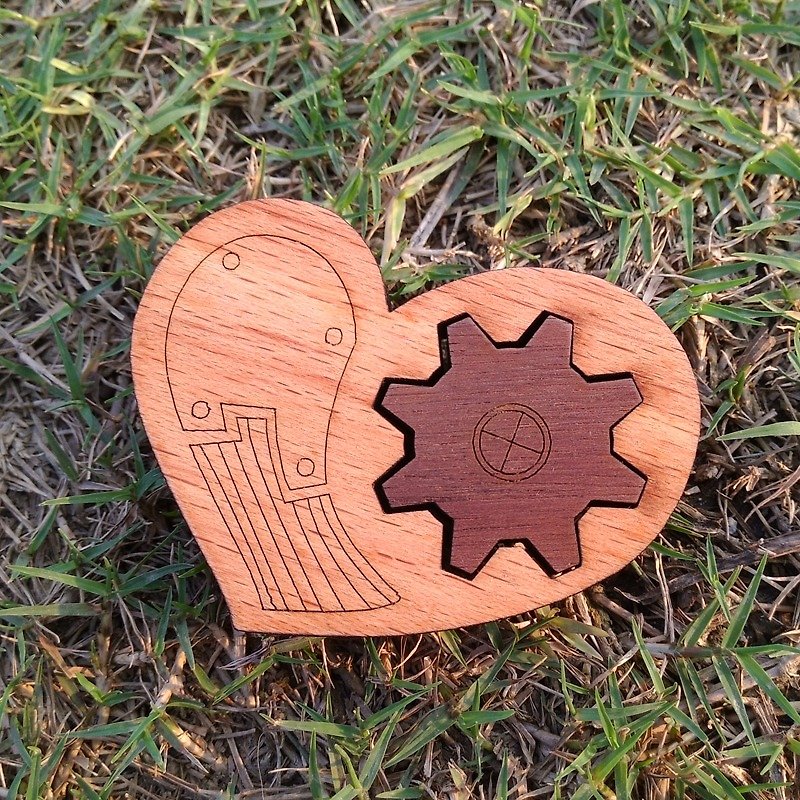 Rotating the gear in the heart-a set of two-natural log shape magnet (gift/office supplies) - Magnets - Wood Gold