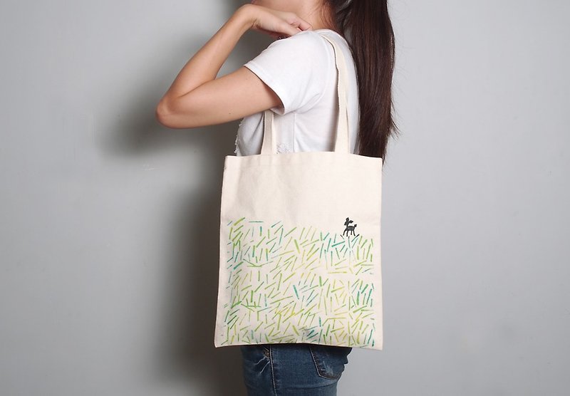Hand-painted Handprint Embroidered Cloth Bag [Prairie Fawn] Single-sided pattern portable/shoulder - กระเป๋าแมสเซนเจอร์ - ผ้าฝ้าย/ผ้าลินิน สีเขียว