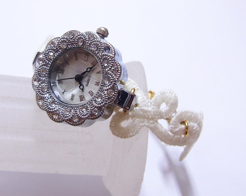 Note white lace bracelet handmade limited edition watch - นาฬิกาผู้หญิง - งานปัก 