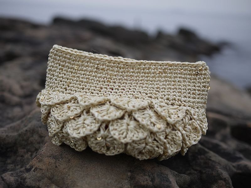 鉤織一個圓_環保_甜甜小麥色_珊瑚貝殼包 - 化妝袋/收納袋 - 紙 卡其色