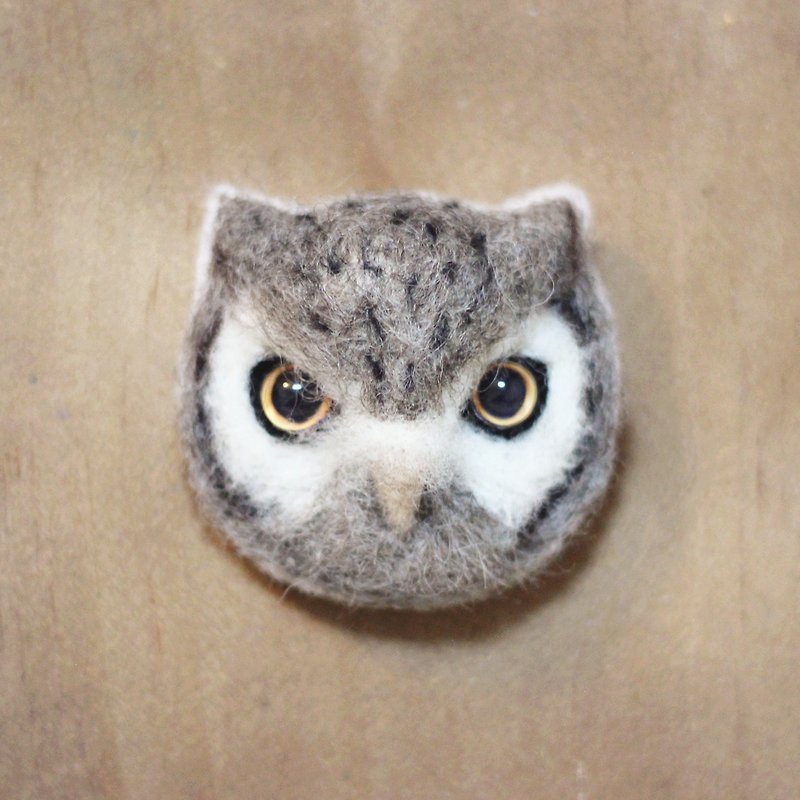 Wool felt owl brooch / sheep blankets Owl brooch pin-fu ku ro u (scops) - เข็มกลัด - ขนแกะ สีกากี