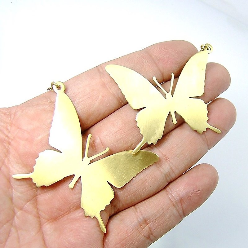 Big Butterfly earring in brass hand sawing - 耳環/耳夾 - 其他金屬 