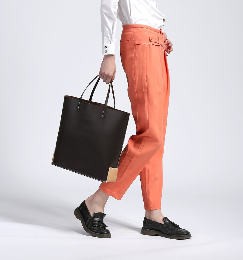 Zemoneni leather Huge hand carry bag in Brown & beige color - กระเป๋าถือ - หนังแท้ สีนำ้ตาล