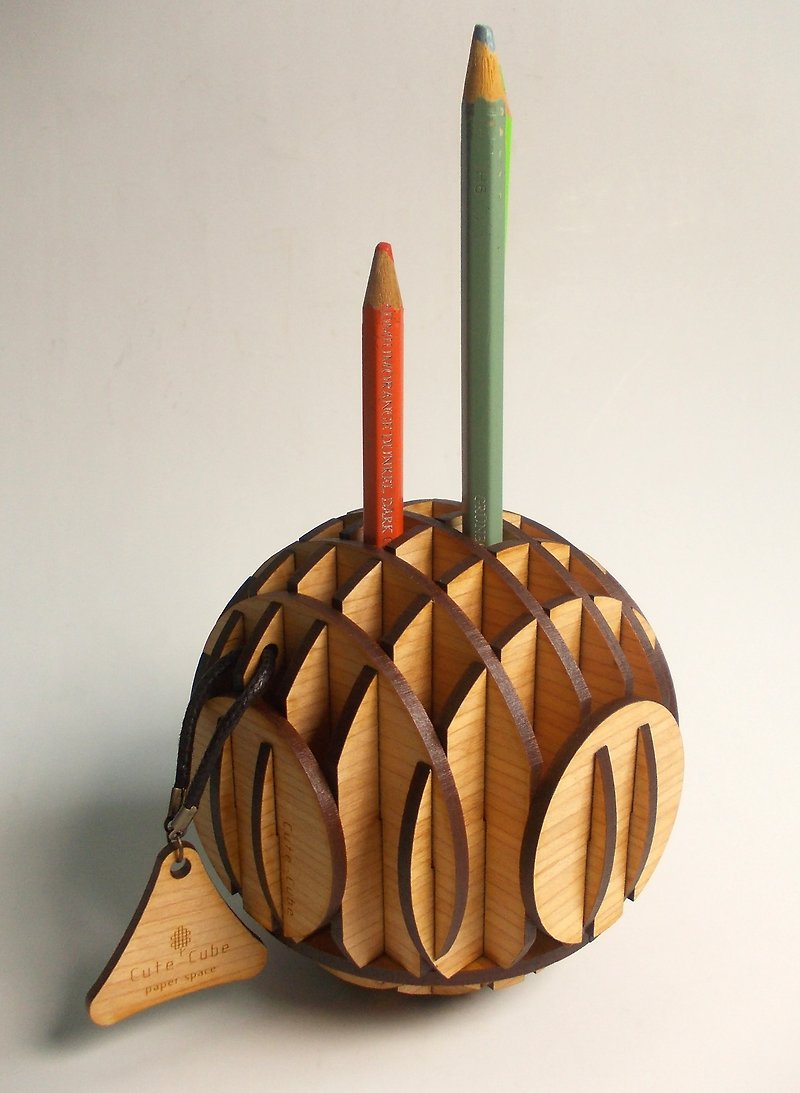 Spherical penholder - กล่องใส่ปากกา - ไม้ สีทอง