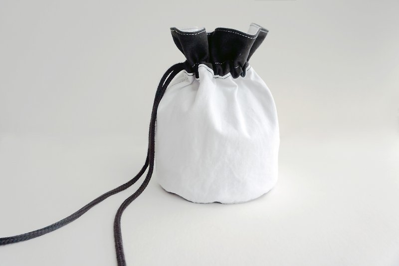Malay films bucket bag - shoulder bag - Oblique Backpack - กระเป๋าแมสเซนเจอร์ - วัสดุอื่นๆ สีดำ