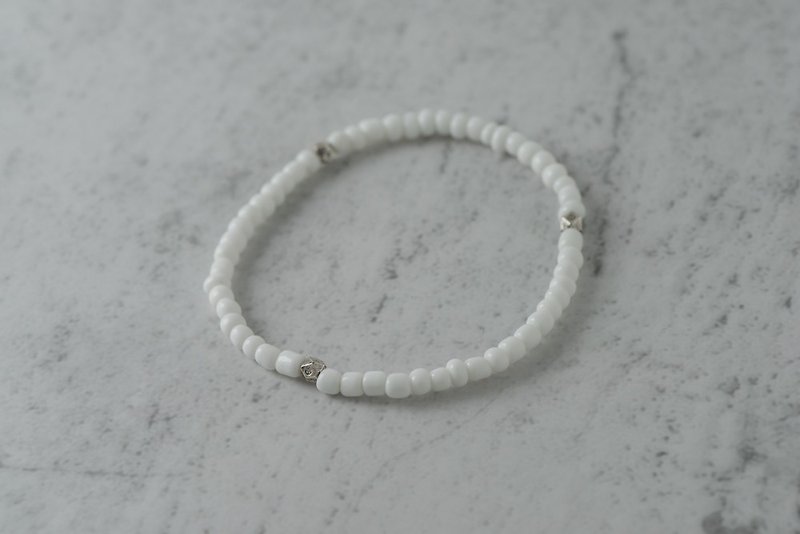 snow. White colored glaze bracelets. Section b. Cutaway Silver beads - Bracelets - Other Materials White