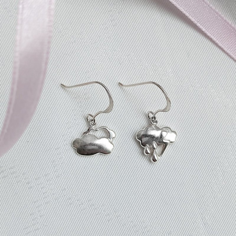 [Refurbished] Fairy Tale Style - Weather Mood Drop Earrings Customized with Handmade Accessories - ต่างหู - โลหะ สีเงิน
