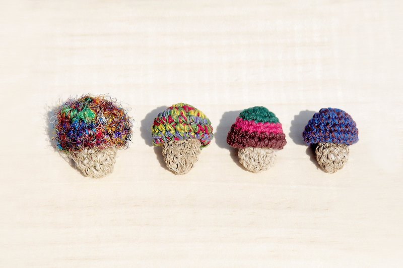 Hand-woven cotton Linen brooch / pin - Fluid line Sari mushrooms brooch (two can be picked) - เข็มกลัด - วัสดุอื่นๆ หลากหลายสี