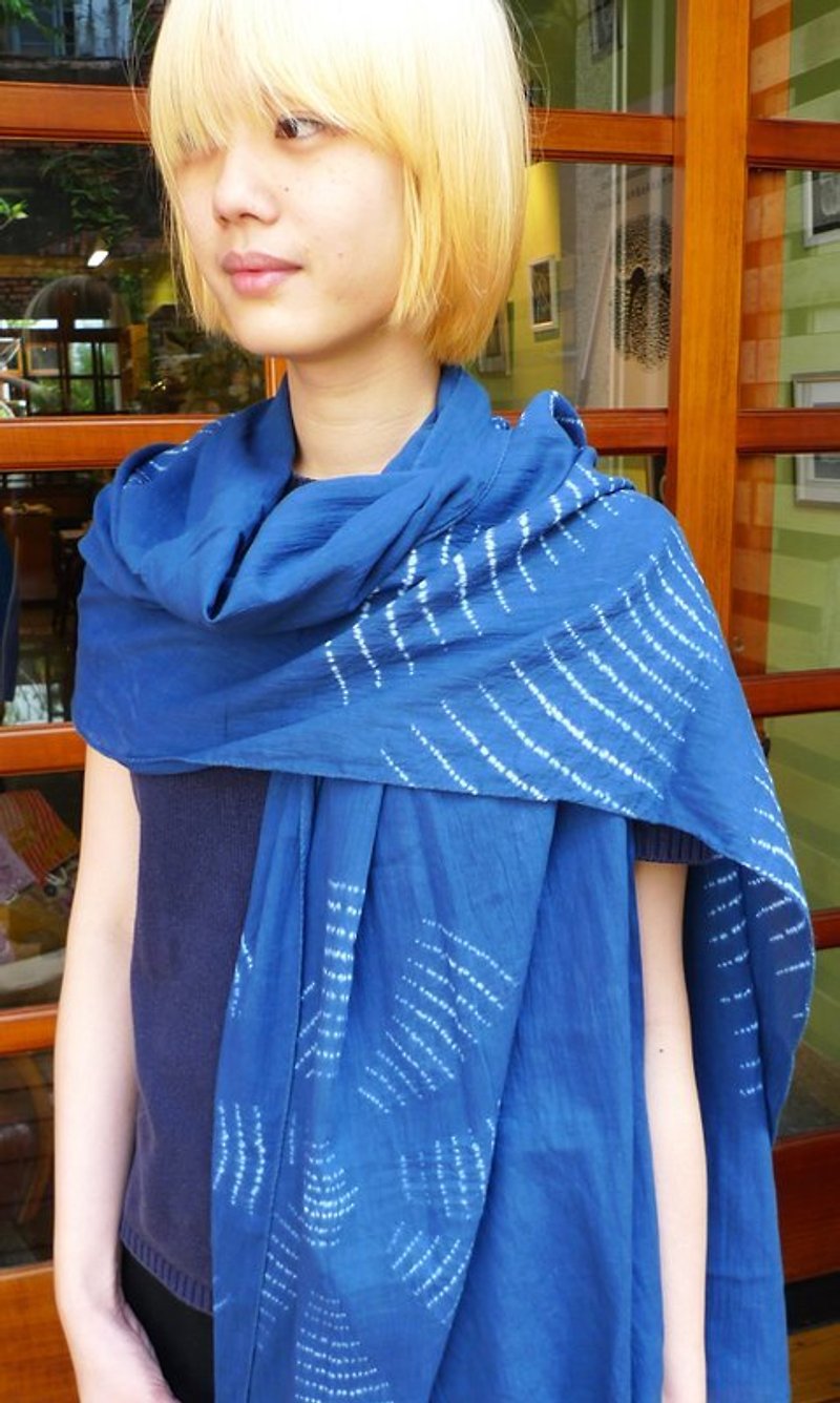 藍染圍巾-花＿公平貿易 - 絲巾 - 植物．花 藍色