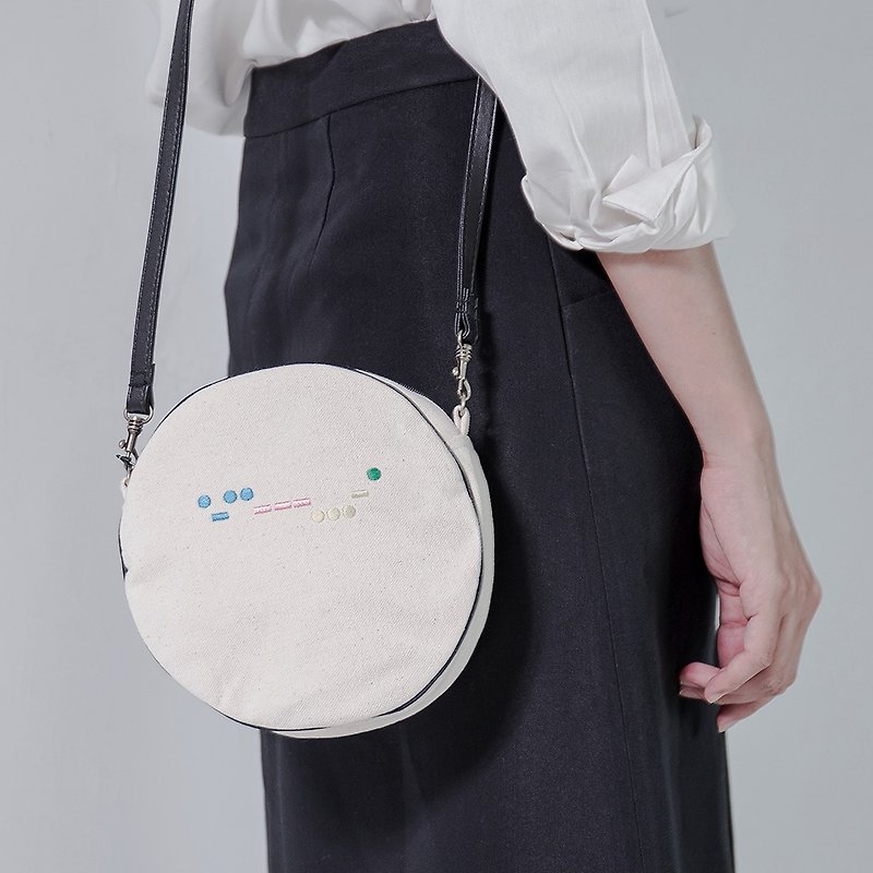 SUMI Circle embroidered beige circular side backpack _5AB902_ - กระเป๋าแมสเซนเจอร์ - วัสดุอื่นๆ ขาว