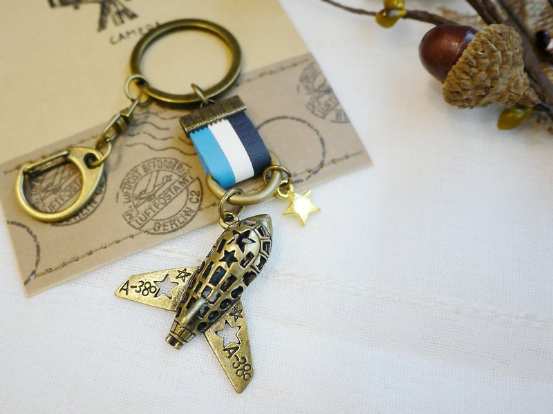 Paris*Le Bonheun. Happiness hand made. Leather key ring. Small plane soaring in the sky - Keychains - Other Metals Multicolor