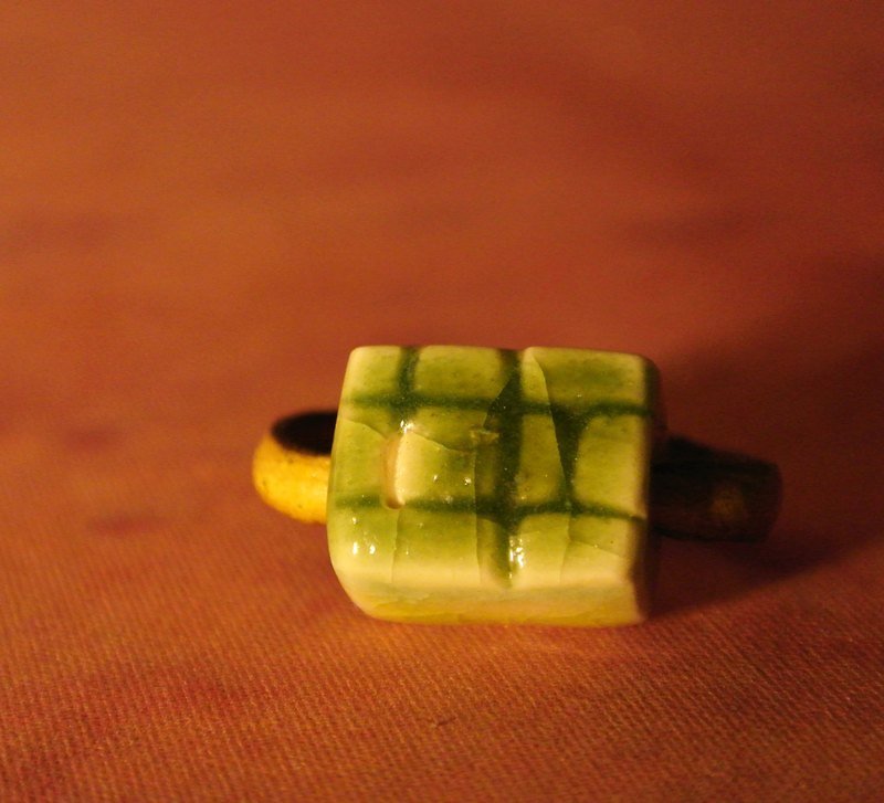 【 方紋綠藻 】戒指 牛皮 皮革 白瓷 限量一只 手工 - แหวนทั่วไป - วัสดุอื่นๆ สีเขียว