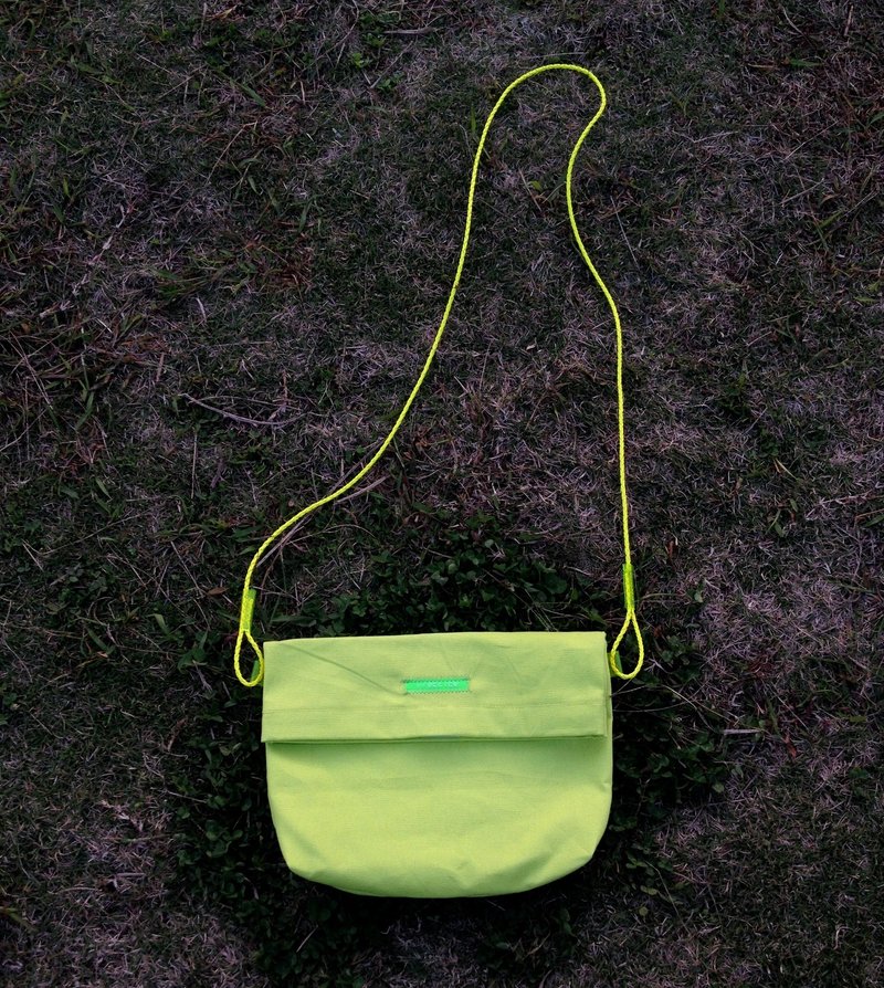 芥末綠凹凹 - Messenger Bags & Sling Bags - Other Materials Green