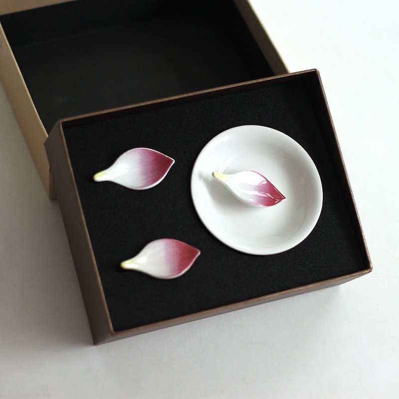 Flower plate rack set - Small Plates & Saucers - Porcelain Pink