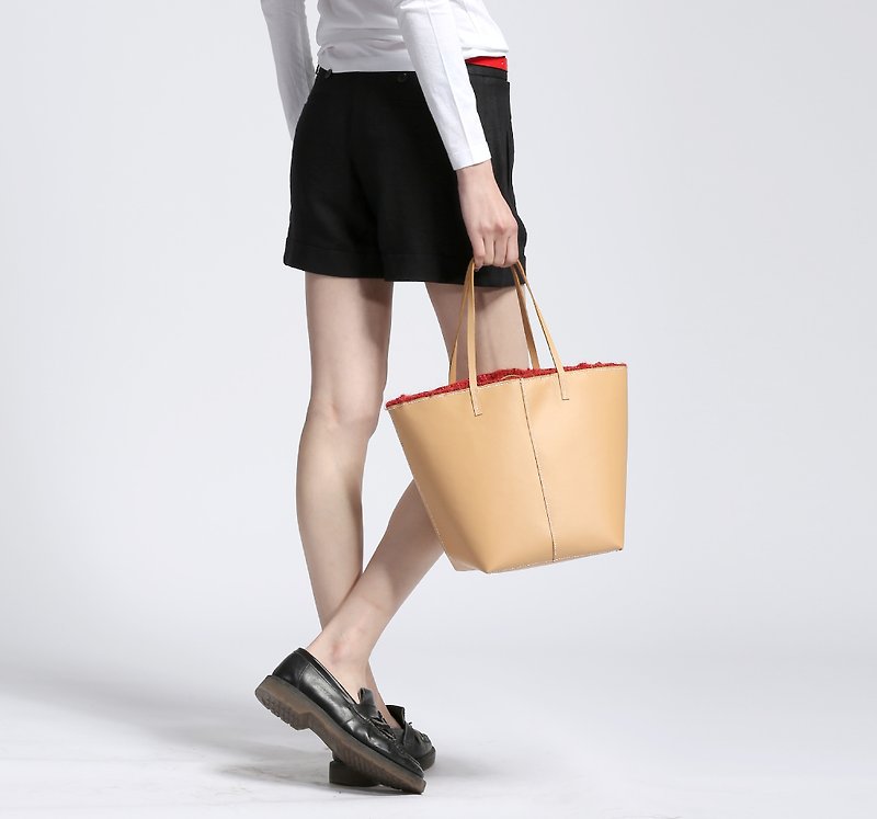 Zemoneni Handmade Limited Apricot Leather Handbag Hong Kong Design - กระเป๋าถือ - หนังแท้ สีนำ้ตาล