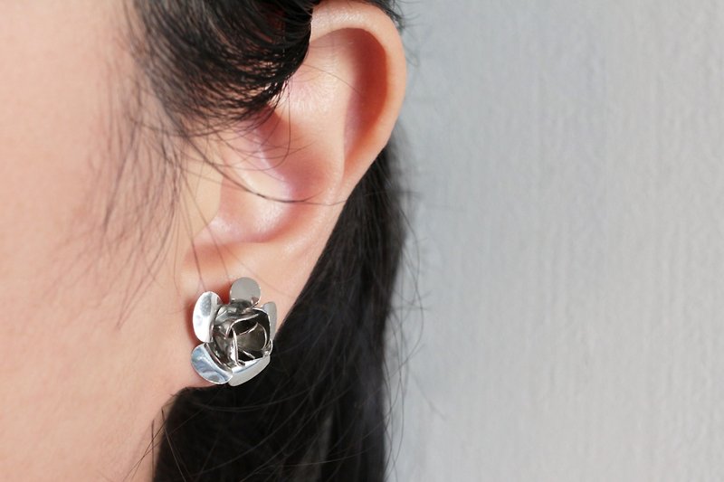 Nature Mother Earth | Iron Rose Earrings - ต่างหู - โลหะ สีเทา