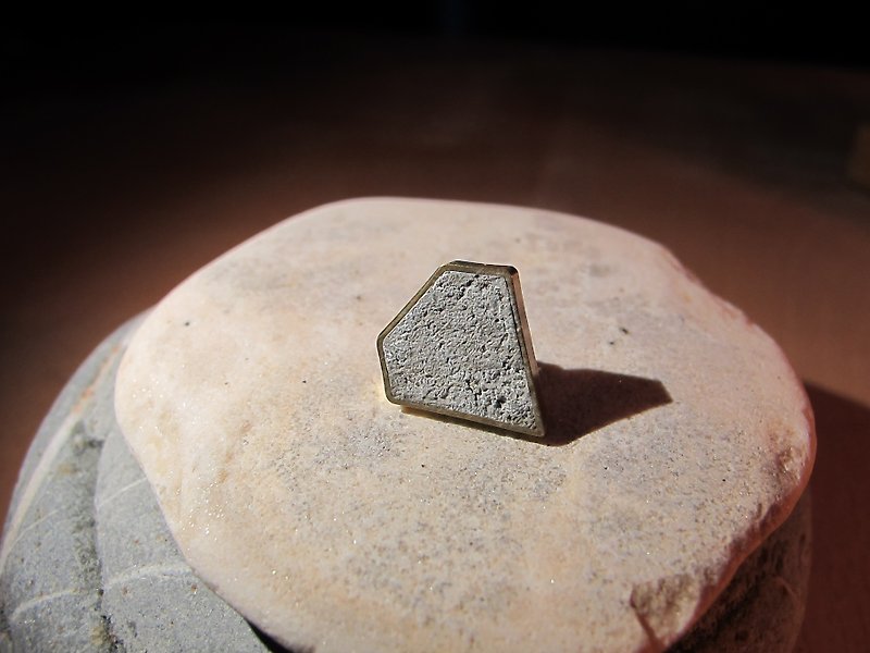 Record your life ▲ ◤ diamond-shaped ◢ / cement Earrings - Other - Other Metals 