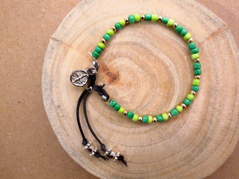 Exchanging gifts Christmas Express - color beads Compass (Green) - สร้อยข้อมือ - อะคริลิค สีเขียว