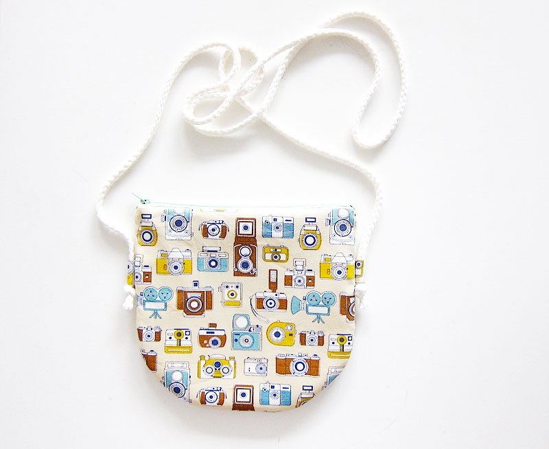 Semi-slung zipper bag / purse retro camera (also choose other purse fabric patterns) - กระเป๋าแมสเซนเจอร์ - วัสดุอื่นๆ สีเหลือง