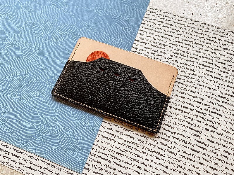 Handcrafted Sunburst Mt. Fuji Leather Business Card Holder - ที่เก็บนามบัตร - หนังแท้ สีน้ำเงิน