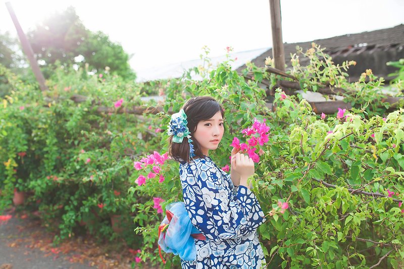 Hana Saku [zu ma late fretwork] light. Cool summer | Japanese yukata kimono cloth flowers and wind hair ornaments handmade creation - เครื่องประดับผม - วัสดุอื่นๆ สีน้ำเงิน