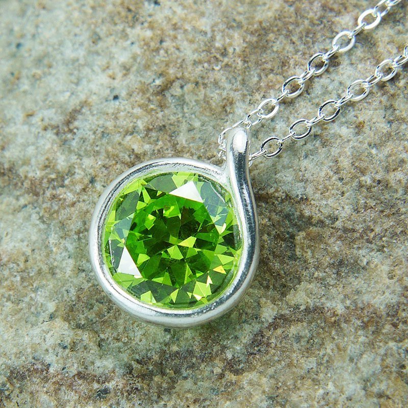 Fern – Silver necklace with green gem - สร้อยคอ - โลหะ สีเขียว