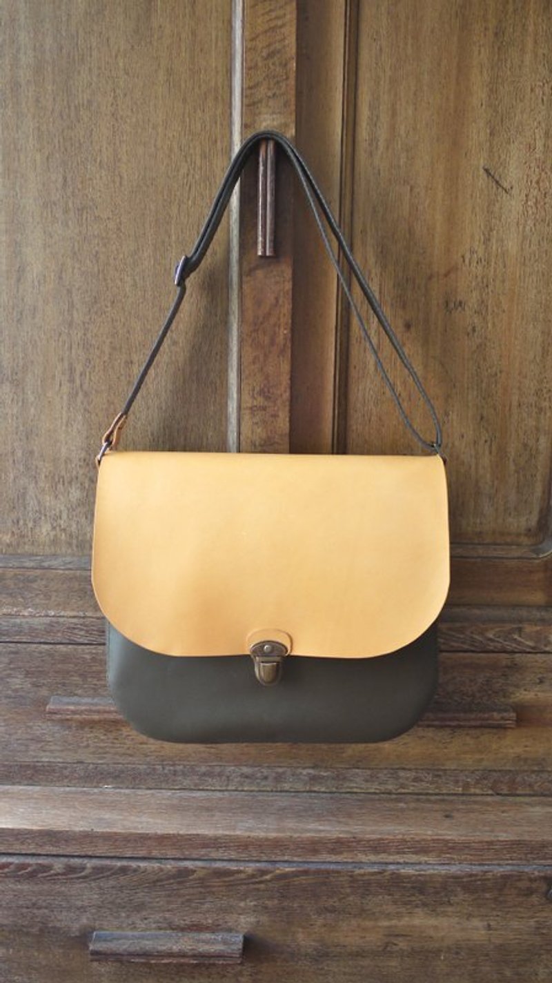 軍綠復古書包 - Messenger Bags & Sling Bags - Genuine Leather Khaki