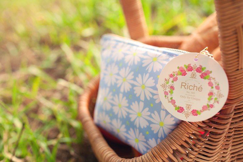Riché 精緻手工包-野餐系列 Daisy daisy 小雛菊化妝包 - 手提包/手提袋 - 其他材質 藍色