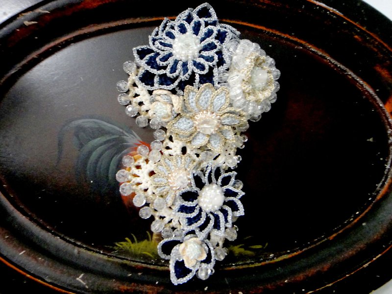 Japanese handmade minami all-in-one crochet brooch - เข็มกลัด - วัสดุอื่นๆ สีน้ำเงิน