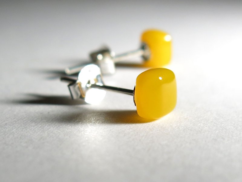 豆腐琉璃純銀耳環 / 玉米粒(耳針、耳夾) - 耳環/耳夾 - 玻璃 黃色