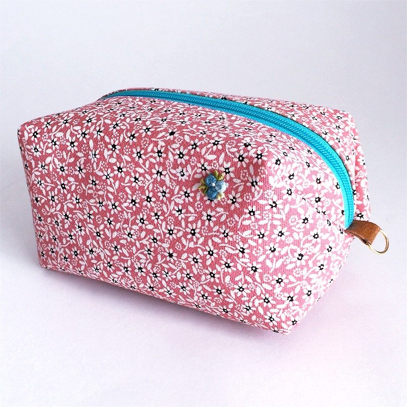 Pouch with Japanese Traditional Pattern, Kimono (Large) "Silk" - Toiletry Bags & Pouches - Other Materials Pink