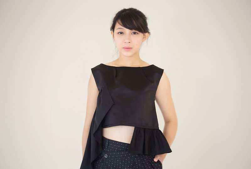 moi non plus short asymmetric stitching top - เสื้อผู้หญิง - ผ้าฝ้าย/ผ้าลินิน สีดำ