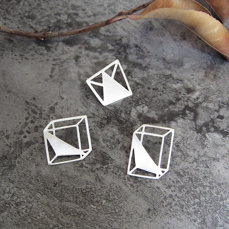 Original design geometry cuboid, cube, triangular pyramid stereoscopic pure Silver brooch - เข็มกลัด - เงินแท้ สีเทา
