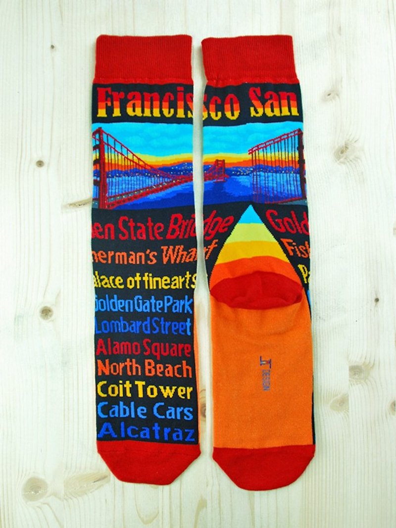 JHJ Design Canadian brand high-color knitted cotton socks American landscape series-San Francisco Golden Gate Bridge socks (knitted cotton socks) - ถุงเท้า - วัสดุอื่นๆ สีแดง