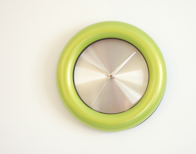 星際多拿滋 膠框壁掛時計 (頻果綠) - 時計 - プラスチック グリーン