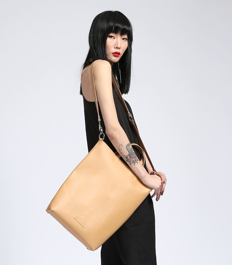 Zemoneni leather Huge hand carry bag & shoulder bag in Beige color - กระเป๋าแมสเซนเจอร์ - หนังแท้ สีกากี