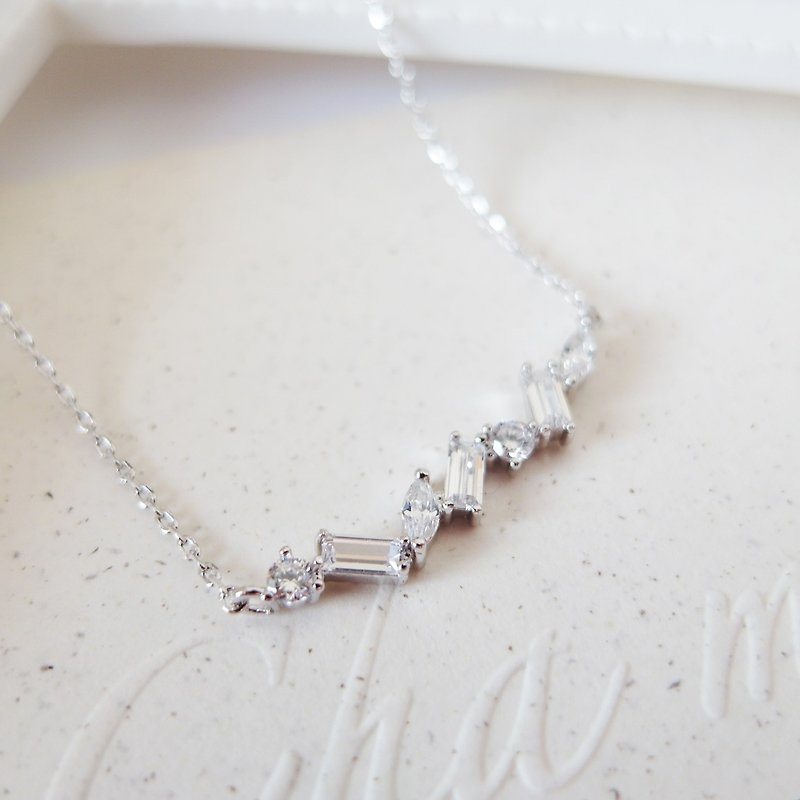 Cha mimi. Simply gorgeous. Square diamond round diamond row a short silver chain - Necklaces - Other Materials Gray