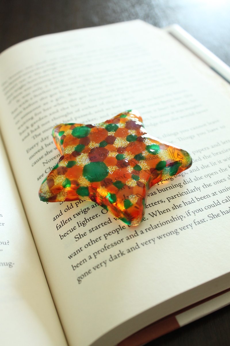 Stained Glass Star Paper Weight with Orange Green Bubbles・Astrology Gift - Items for Display - Glass Orange