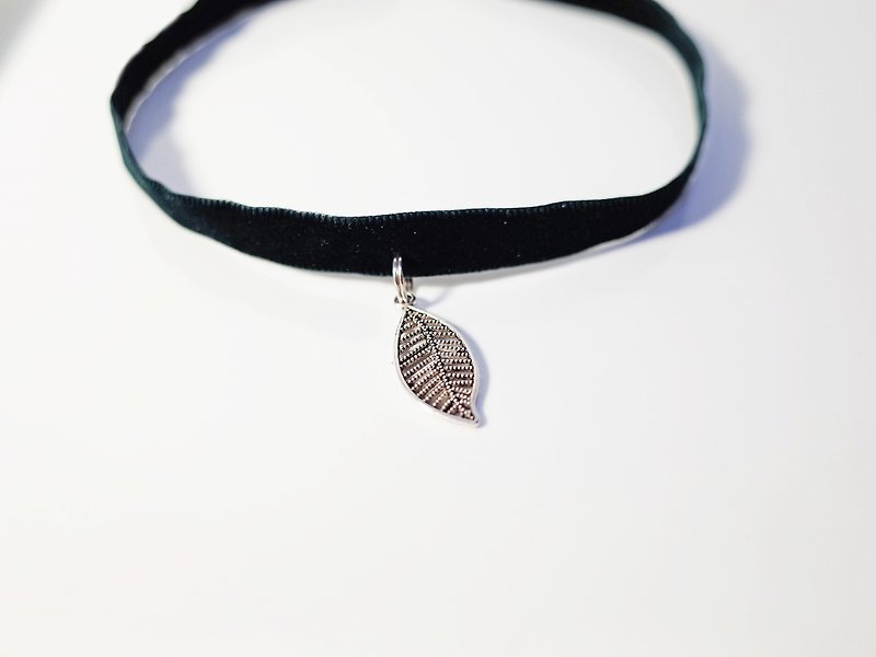 Jungle Green Choker , Feather Necklace (4 colors) - Necklaces - Other Materials Green
