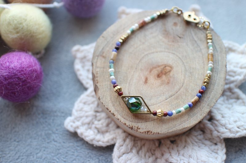 Fuchia ~ green Christmas ~ Brass / Czech beads / pearls / Natural Stone Bracelet - สร้อยข้อมือ - โลหะ 