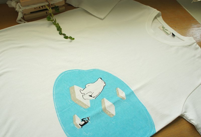 冶綠有機棉 短T [北極熊] - เสื้อยืดผู้หญิง - ผ้าฝ้าย/ผ้าลินิน ขาว