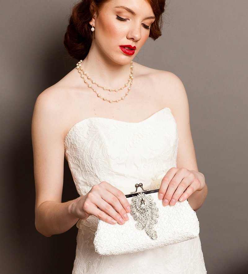 Ivory White Lace diamond brooch dinner / bride / bridesmaid holding mouth gold bag - อื่นๆ - วัสดุอื่นๆ ขาว