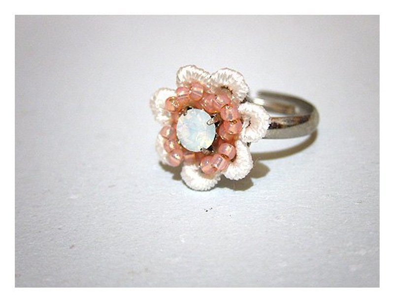 Lace flower ring - แหวนทั่วไป - วัสดุอื่นๆ สึชมพู