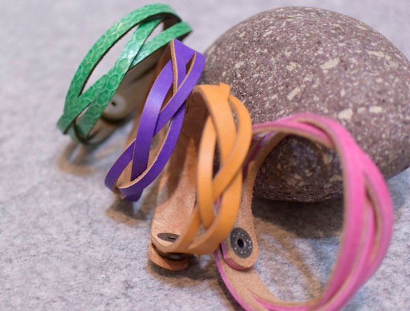 Handmade leather braided leather bracelet multicolor leather concept can mark the English name - สร้อยข้อมือ - หนังแท้ 