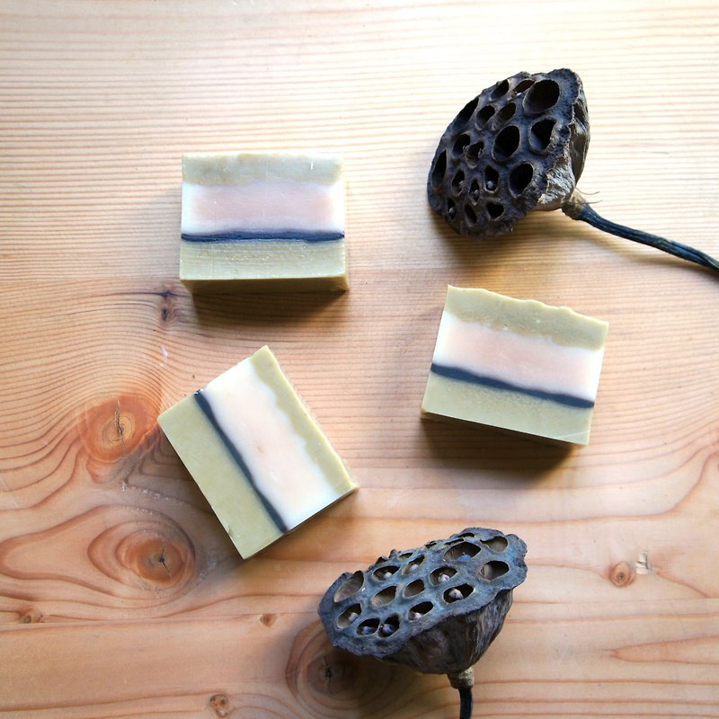 Sweet almond moisturizer soap - สบู่ - วัสดุอื่นๆ สีนำ้ตาล