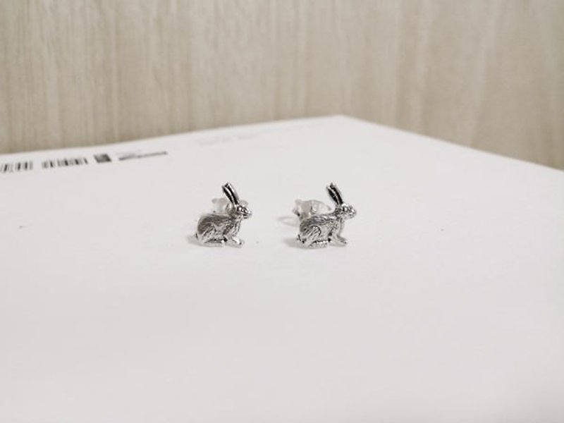 I . A . N Design 兔子 純銀 925 銀飾品 針式 附拭銀布 - 耳環/耳夾 - 其他材質 灰色
